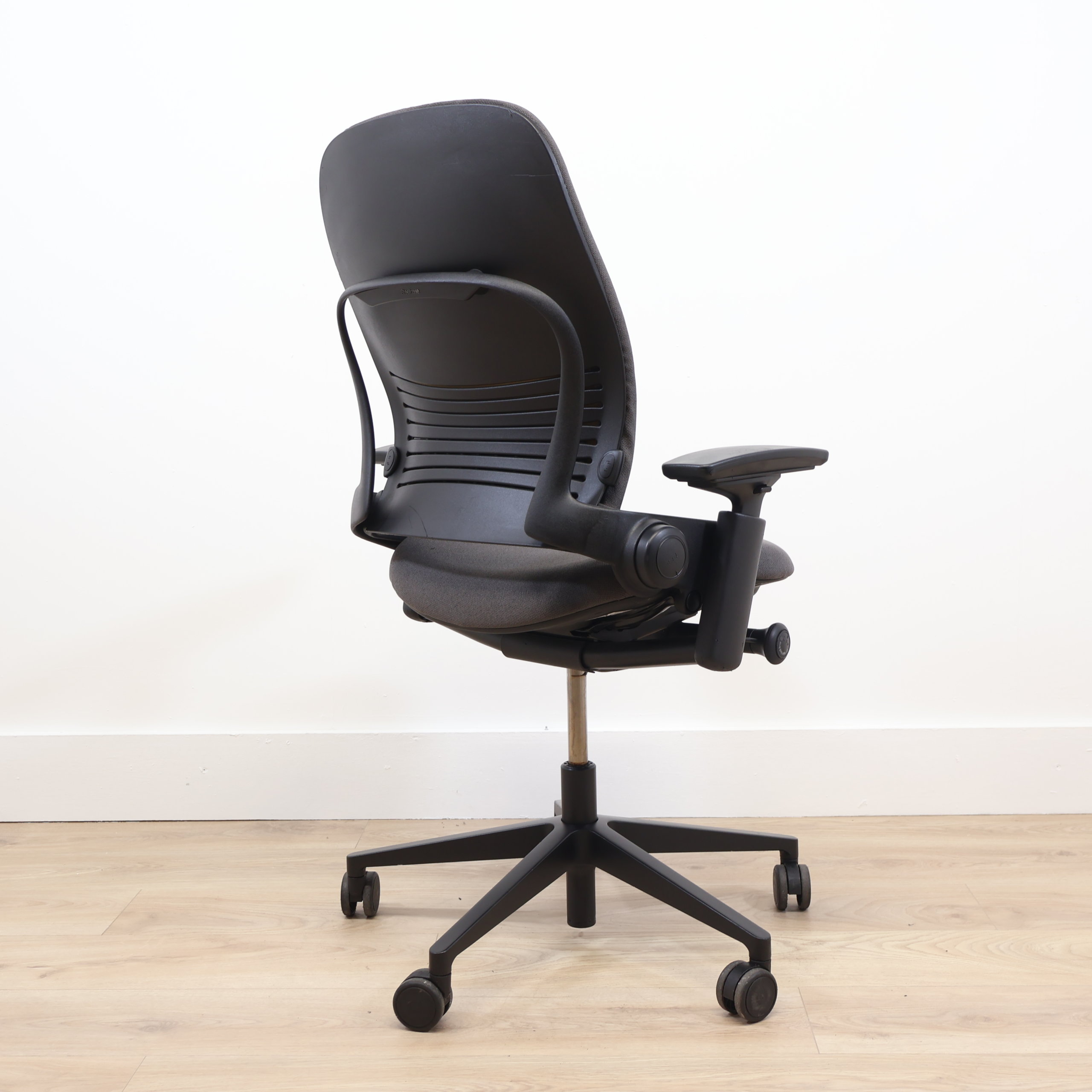 Steelcase_Leap_V2_task_chair_10 Steelcase_Leap_V2_task_chair_10